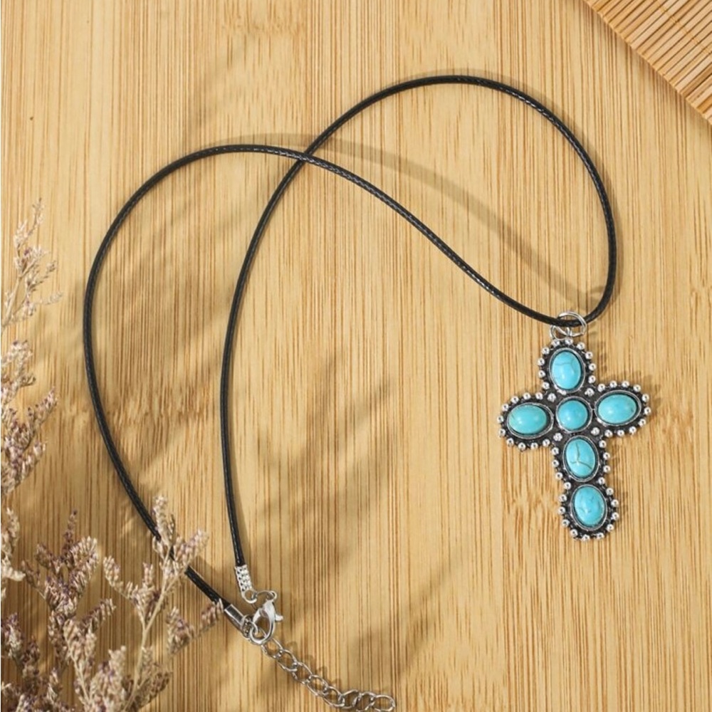 Turquoise decor cross necklace - Picture 2 of 4